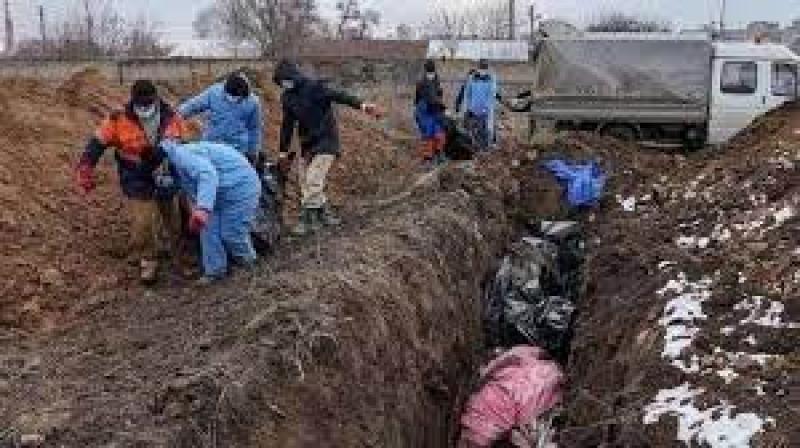 عمليات دفن لضحايا أوكران