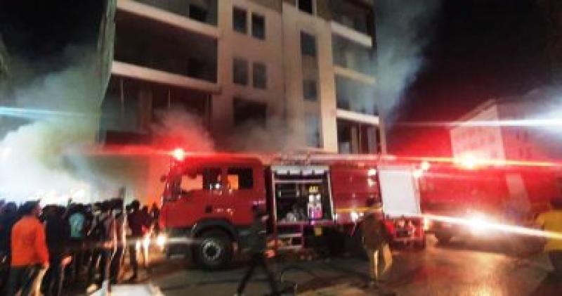 الدفع بـ5 سيارات إطفاء للسيطرة على حريق محل فى وسط الإسكندرية