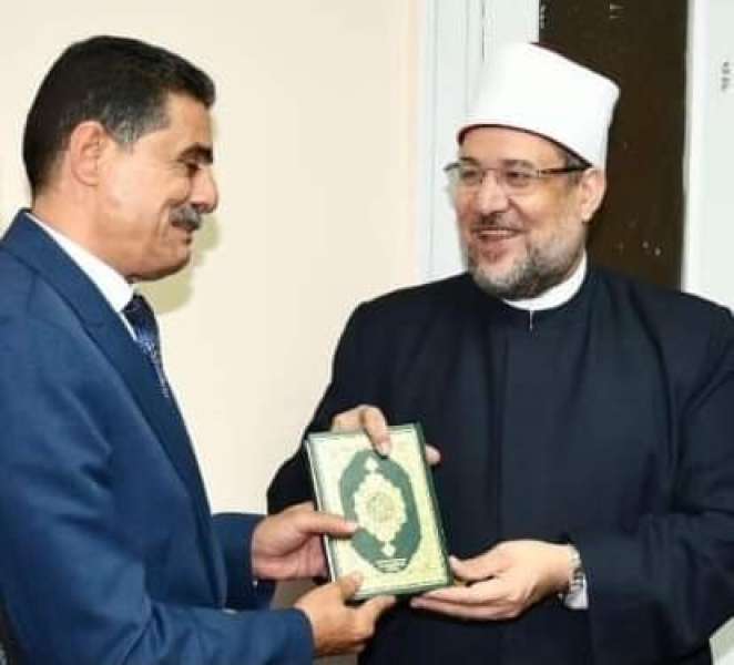 لتميزه الكبير بالصور ..وزير الاوقاف يكرم المحاسب رأفت حنفي مدير عام منطقة الشرقية