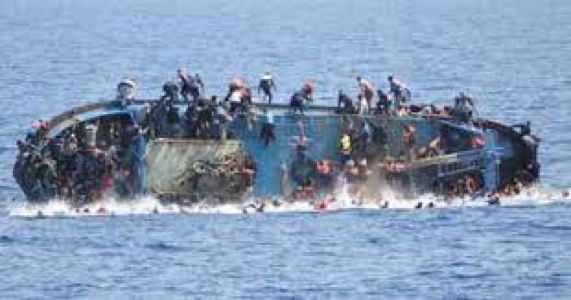 غرق مركب مهاجرين