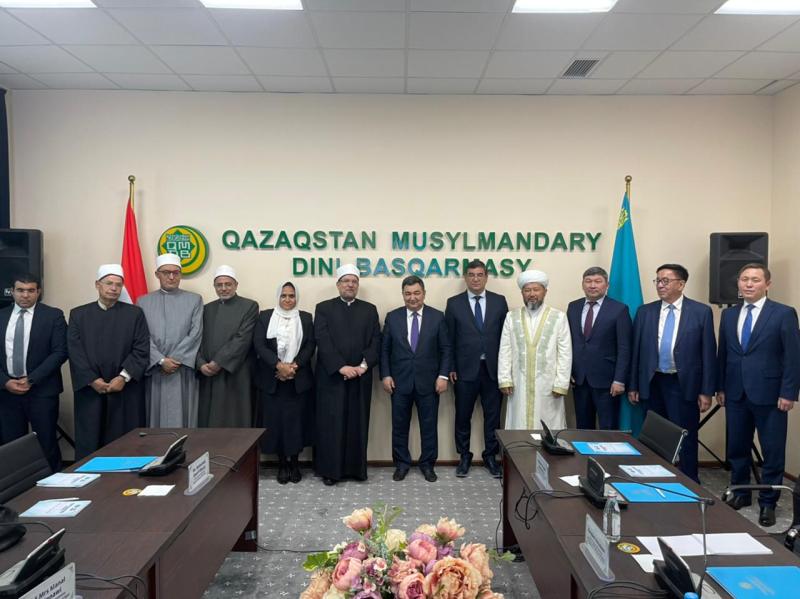 أعضاء مجلس أمناء الجامعة المصرية للثقافة الإسلامية بكازاخستان