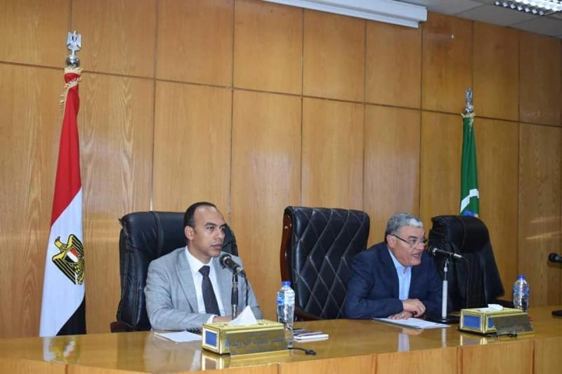 محافظ المنيا يجتمع لمناقشة المشروعات المتقدمة للمبادرة الوطنية الخضراء