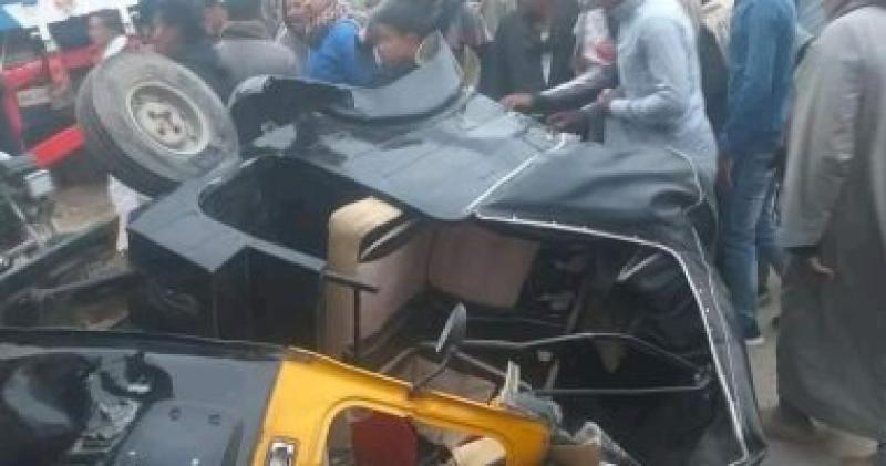 إصابة 4 أشخاص فى انقلاب توك توك بطهطا شمالى محافظة سوهاج