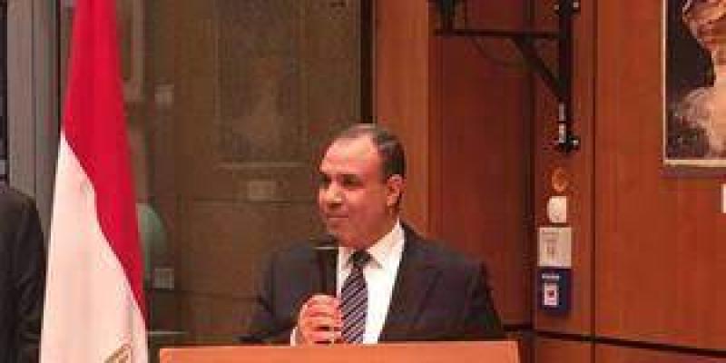 سفير مصر في بروكسل يبحث مع أمين منظمة الجمارك العالمية سبل تعزيز التعاون