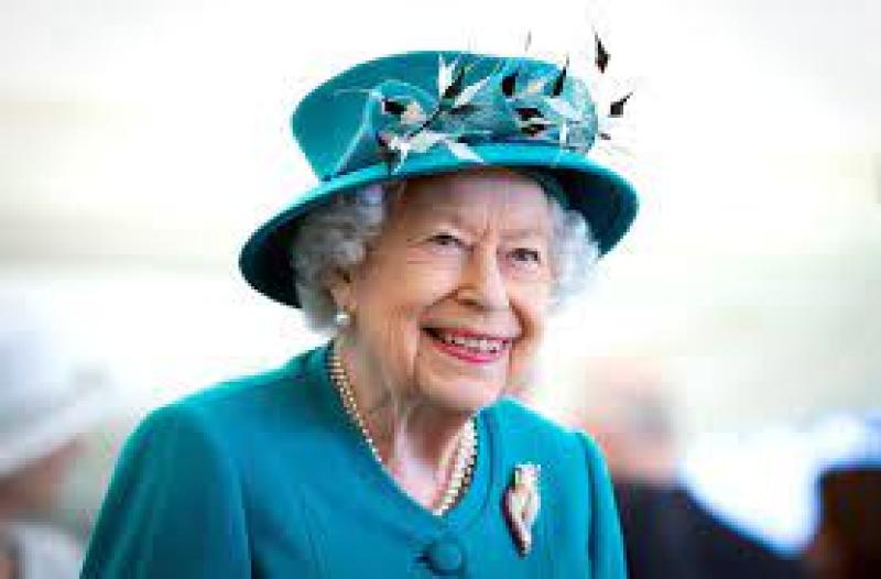 بريطانيا تقف دقيقة حدادا على وفاة الملكة إليزابيث فى التاسعة مساء