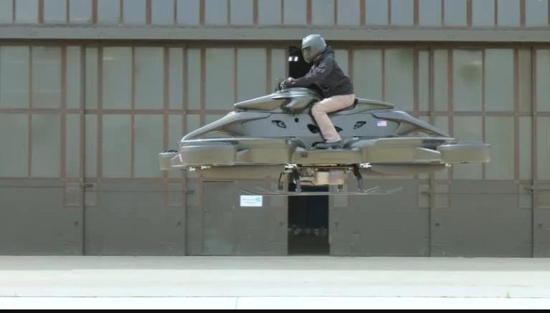 تعدى سعرها 700 ألف دولار.. الكشف عن أول دراجة نارية طائرة تشبه مركبات «حرب النجوم» | فيديو