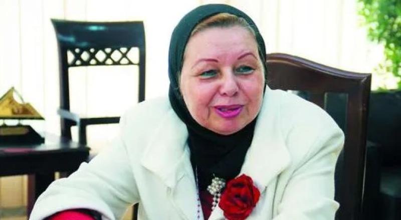 الدكتورة ماجى الحلوانى العميد السابق لكلية اعلام القاهرة تدعو لاطلاق اسماء كبار الأساتذة على دفعات التخرج