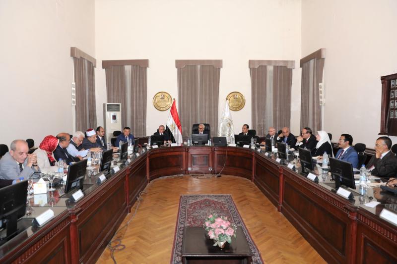 حجازي  يرأس  اجتماع المجلس الأعلى للتعليم قبل الجامعي لمناقشة خطة العام الدراسي الجديد