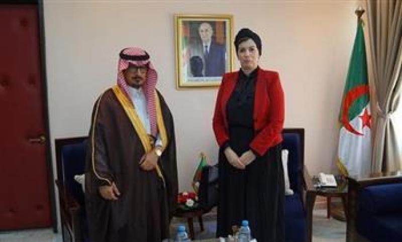 وزيرة الثقافة والفنون تتباحث مع السفير السعودي بالجزائر
