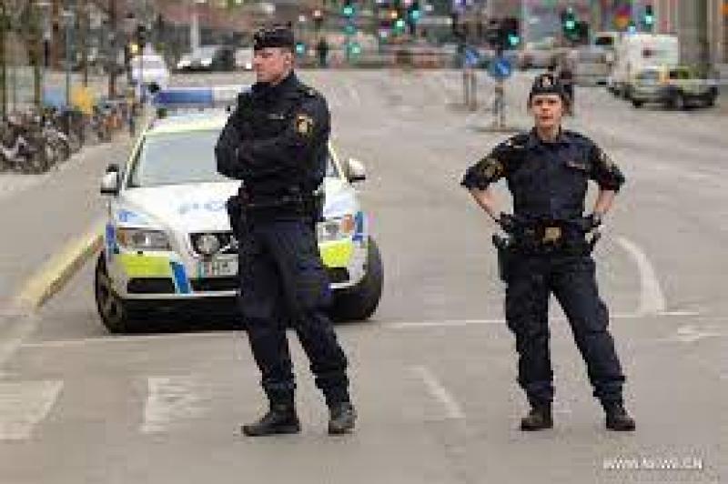 بعد الاشتباه في حادث إطلاق نار.. شرطة السويد تطوق سفارة إسرائيل في استوكهولم