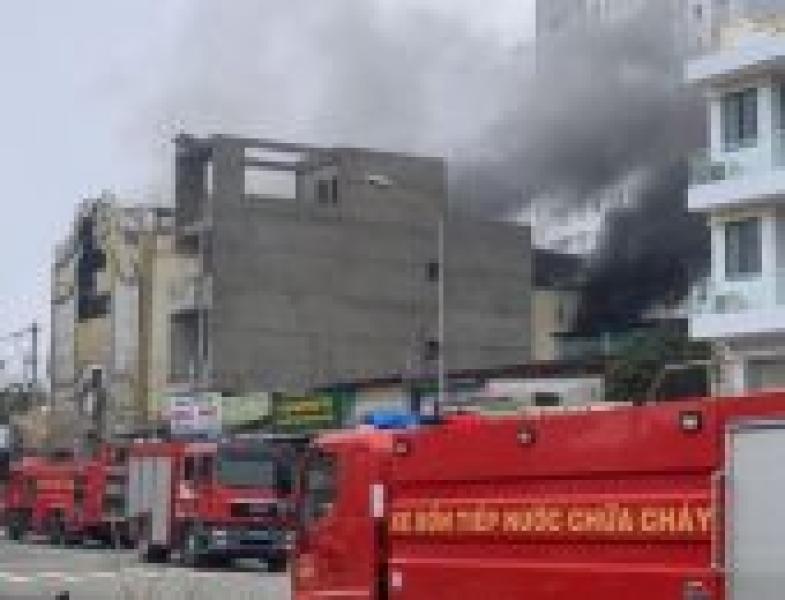 الحماية المدنية تسيطر على حريق نشب بأسطح 4 منازل فى سوهاج