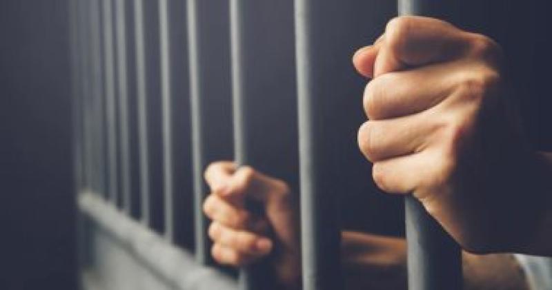 السجن 3 سنوات لـ 8 متهمين بسرقة أغطية البلاعات فى سوهاج