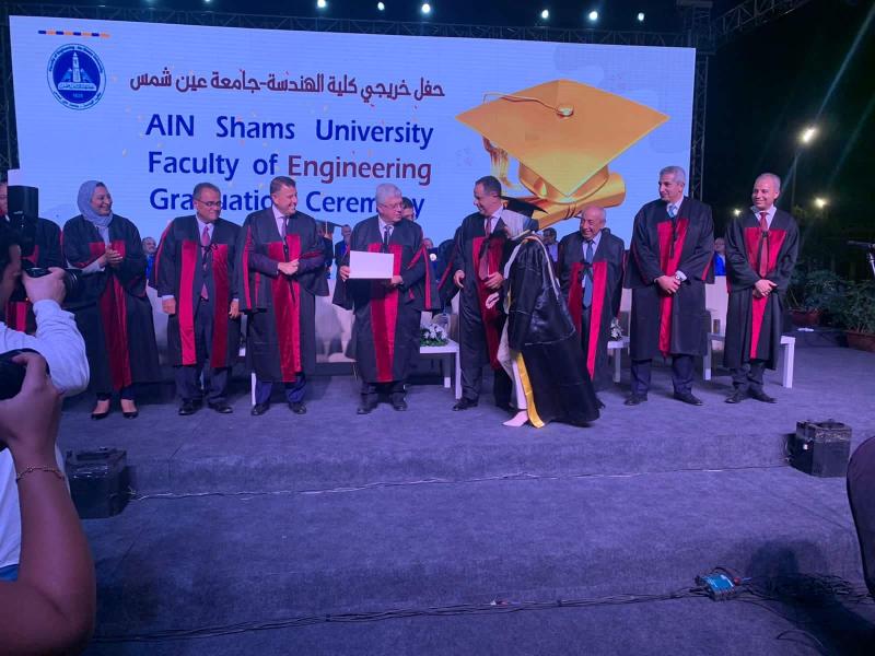 وزير التعليم العالي يشهد حفل تخرج دفعة عام 2022 من طلاب كلية الهندسة بجامعة عين شمس