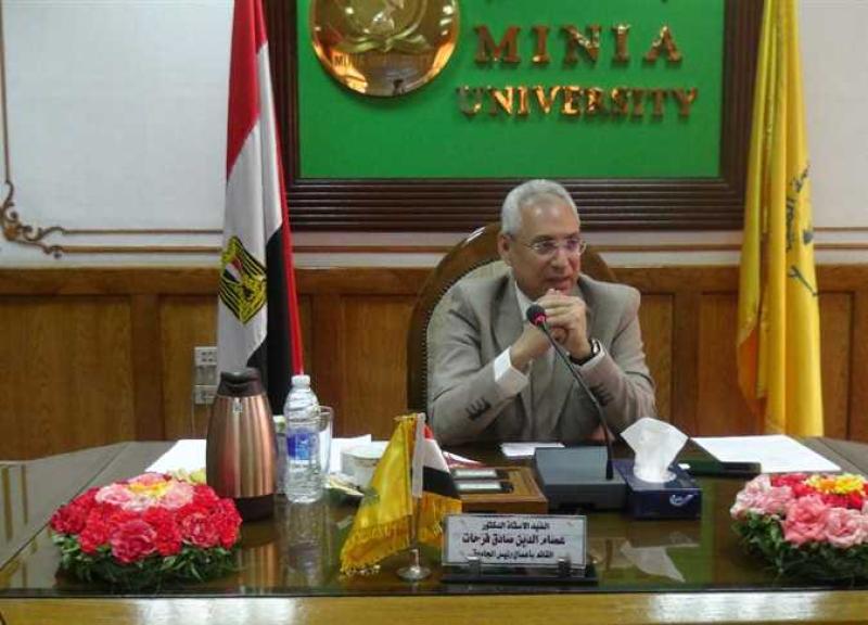رئيس جامعة المنيا: لا زيادة في المصروفات الجامعية