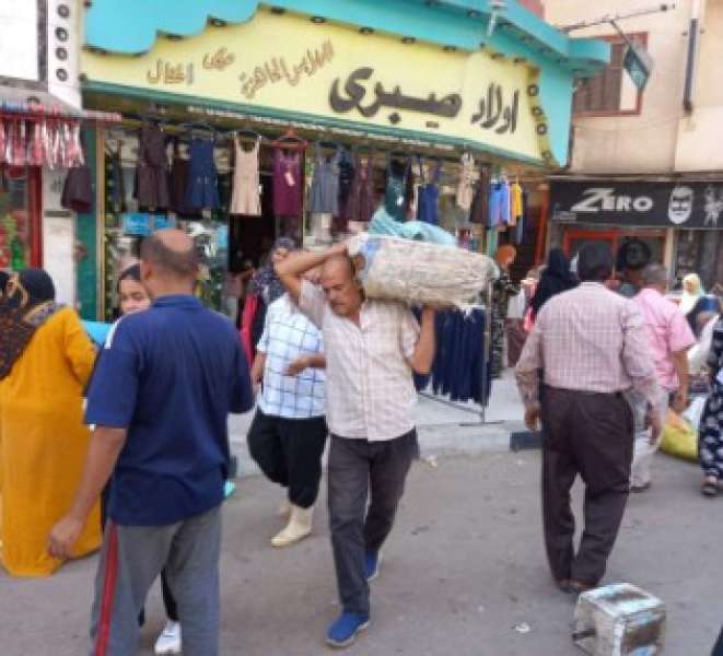 رفع الاشغالات ومنع تواجد الباعة الجائلين في سوق الخميس بالمطرية