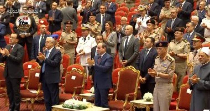 الرئيس عبد الفتاح السيسى يقدم التحية لأبطال أكتوبر