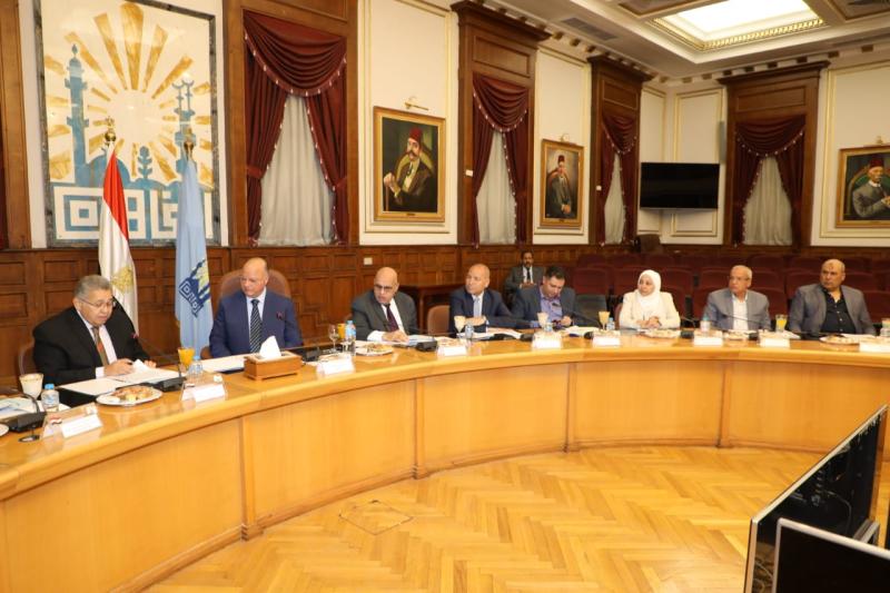 محافظ القاهرة يترأس إجتماع اللجنة التحضيرية للمجلس الاقتصادي والاجتماعي
