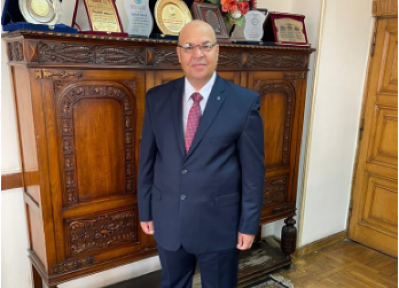 أحمد الشيخ رئيس الإدارة المركزية لشئون مكتب وزير التعليم العالي
