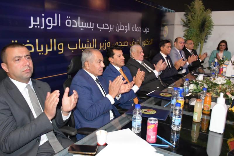 وزير الشباب والرياضة يشهد مراسم توقيع بروتوكول تعاون مشترك مع حزب حماة الوطن 