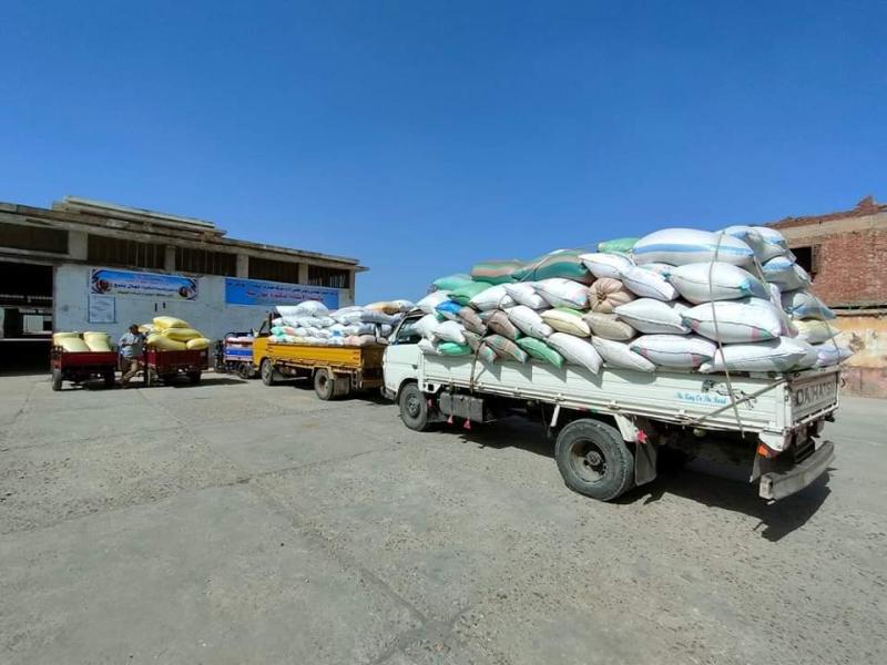 ضبط ٣ سيارات بكوم حمادة محملة بـ ١٠ طن أرز شعير تم حجبهم عن التداول بالأسواق