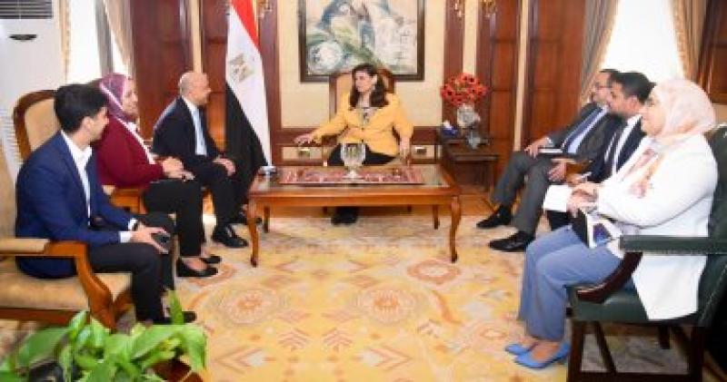 وزيرة الهجرة تستقبل نائب لورد شيشاير لاستعراض إنشاء مشروع طبى وتعليمى بمصر