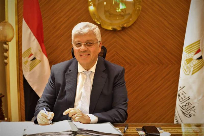 وزير التعليم العالى يصدر قرارًا بإغلاق كيانين وهميين فى محافظة المنيا