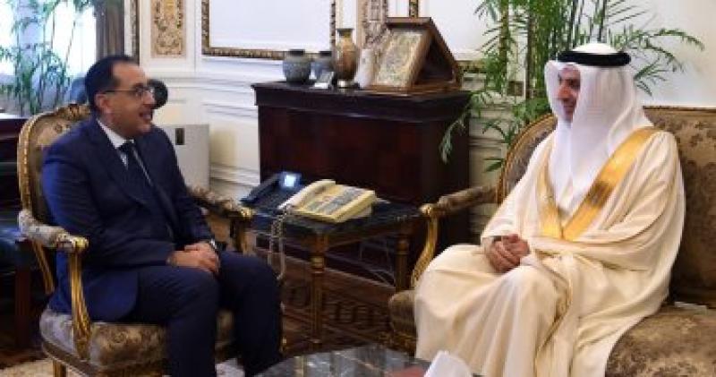 لقاء مصطفى مدبولى رئيس مجلس الوزراء وسفير البحرين لدى مصر