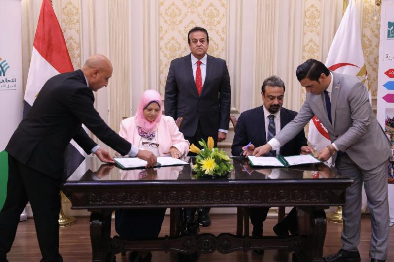 وزير الصحة يشهد توقيع بروتوكول تعاون مع مؤسسة العربي  لتنفيذ برنامج الرعاية الصحية للأطفال