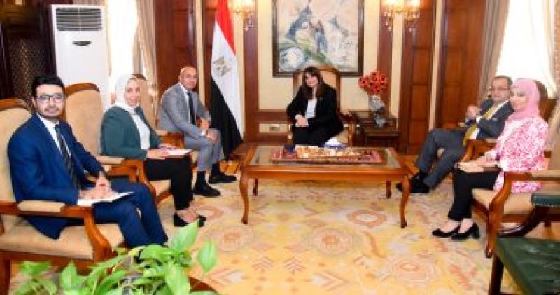 وزيرة الهجرة خلال لقاء رجل الأعمال المصرى أشرف روفائيل