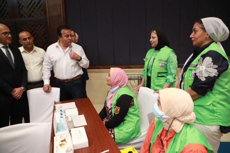 وزير الصحة يشهد انطلاق حملة لتطعيم العاملين بالفنادق ضد الالتهاب الكبدي ”A”
