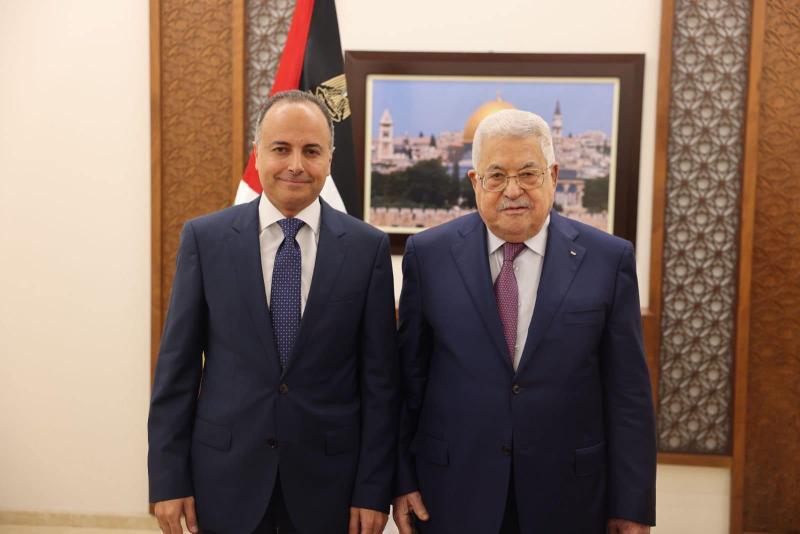 السفير المصري مع الرئيس الفلسطيني 