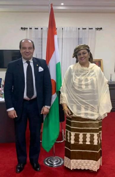السفير المصري يلتقي السيدة الأولى في جمهورية النيجر