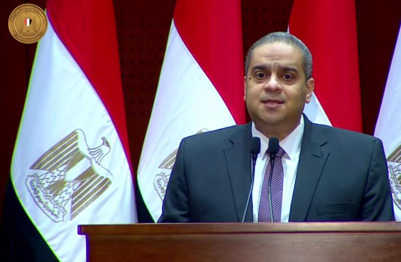 رئيس هيئة الدواء يتفقد جناح الشركات المصرية المنتجة لمستلزمات التعبئة المشاركة في معرض عالمي