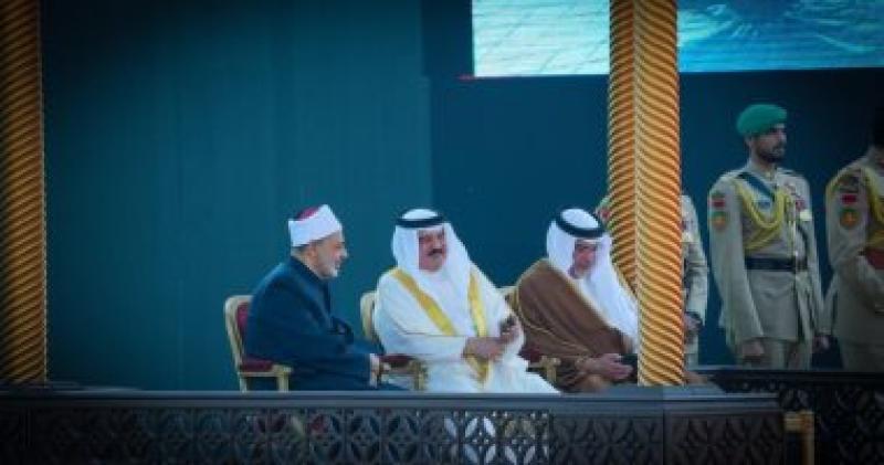 الإمام الأكبر برفقة ملك البحرين