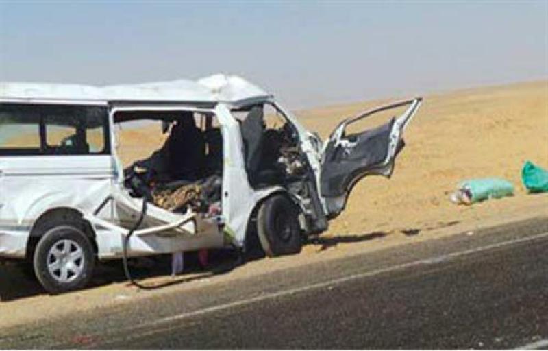 إصابة ٦ أشخاص في حادث انقلاب سيارة أجرة بطريق الصعيد في المنيا