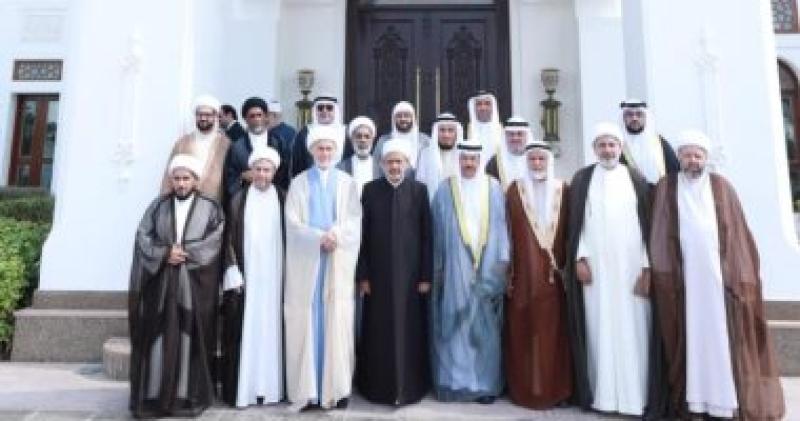 أعضاء المجلس الأعلى للشؤون الإسلامية بالبحرين خلال لقاء شيخ الأزهر