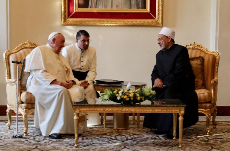 لقاء شيخ الأزهر مع البابا فرنسيس