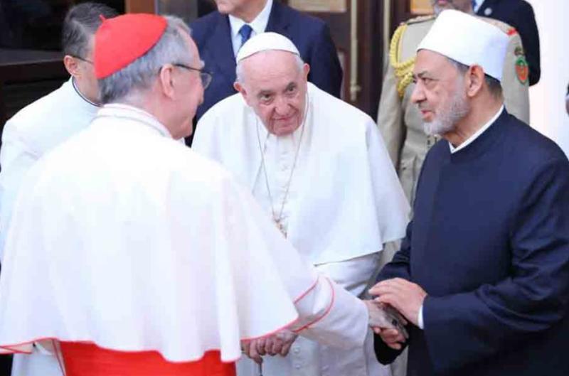 وزير خارجية الفاتيكان يُرافق شيخ الأزهر في رحلة العودة من البحرين إلى القاهرة