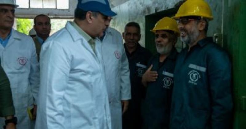 وزير الإنتاج الحربى يتابع سير عملية الإنتاج فى ”حلوان للصناعات الهندسية”