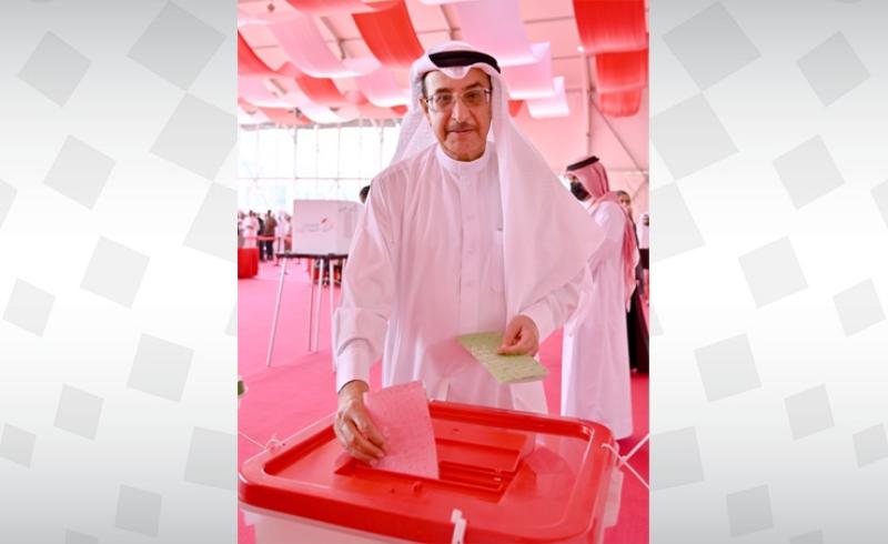نائب رئيس الوزراء البحرينى :اقبال المواطنين على التصويت دليل وعى ووطنية الشعب