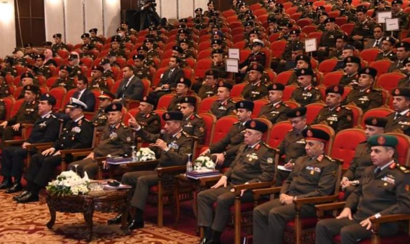 وزير الدفاع والإنتاج الحربي يشهد مناقشة البحث الرئيسي لإدارة الشئون المعنوية للقوات المسلحة
