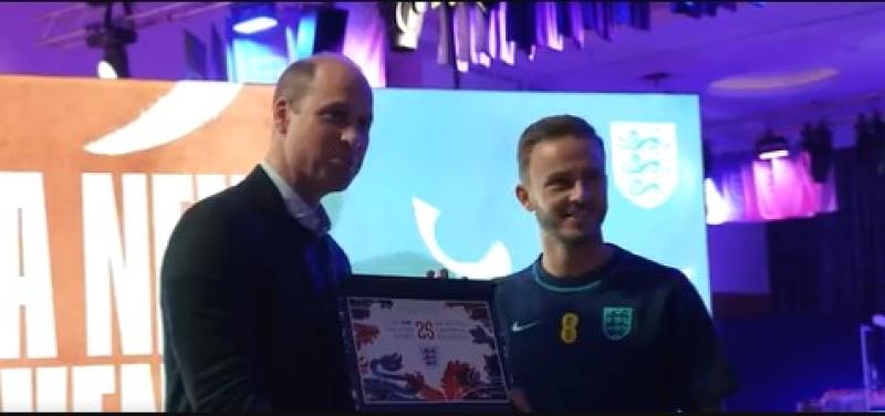 الأمير ويليام يقدم قمصان اللعب للمنتخب الإنجليزي قبل كأس العالم 2022