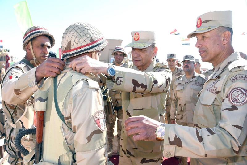 وزير الدفاع يشهد إجراءات تفتيش الحرب بالمنطقة الغربية العسكرية