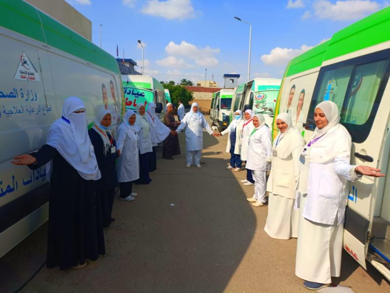  توقيع الكشف الطبي على أكثر من ١٩٠٠ مواطن بالقافلة الطبية بالعاشر من رمضان