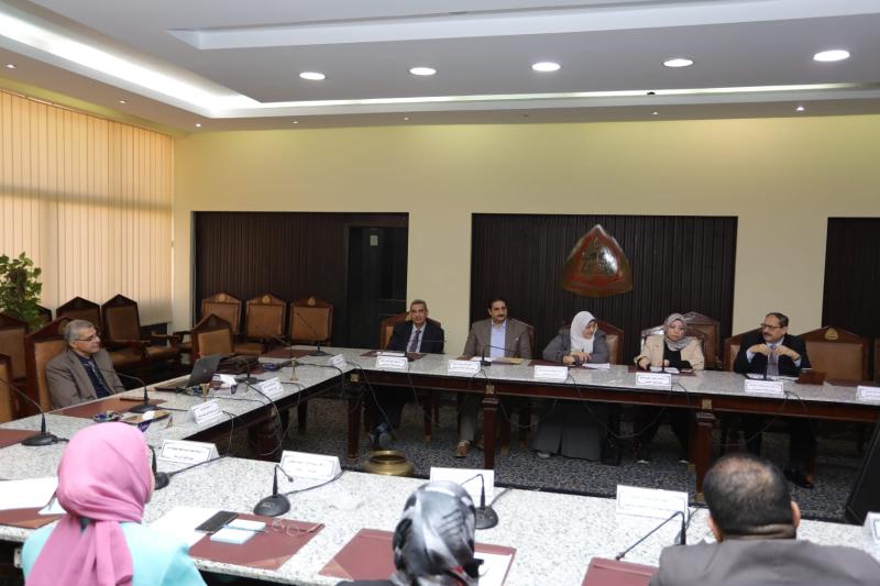 رئيس جامعة الزقازيق يعقد اجتماعاً موسعا لبحث خطة تطوير الجامعة