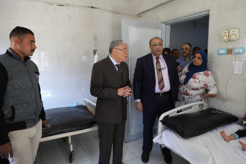 محافظ المنيا يتفقد مستشفى مصر الحرة عقب حدوث خلل في أحد محابس شبكة الغاز