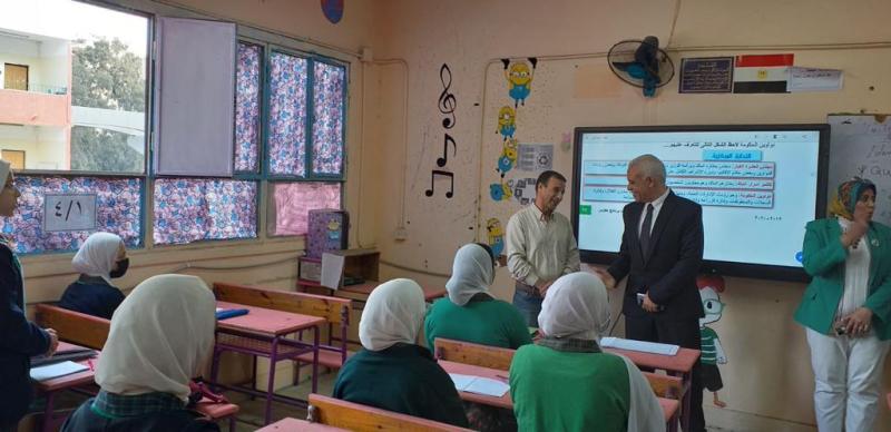 مدير تعليم القاهرة يتفقد مدارس 