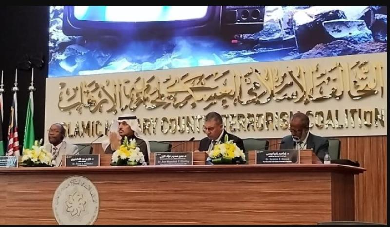 تكريم رئيس اتحاد إذاعات التعاون الإسلامي في ندوة ”دور وسائل الإعلام في محاربة الإرهاب”