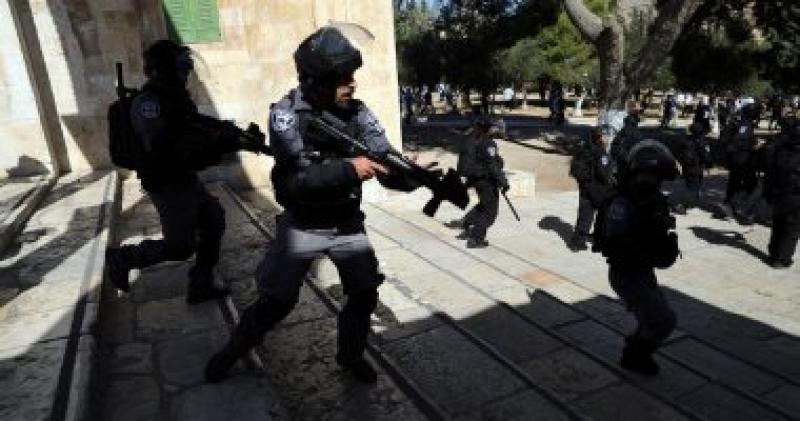إصابة فلسطينى واعتقال آخر خلال اقتحام قوات الاحتلال الإسرائيلى نابلس