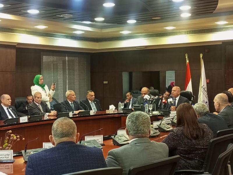 وزير النقل: مصر تنتح اتوبيسات على مستوى عالي من الجودة